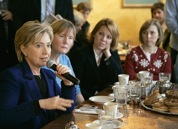 Hillary_with_women
